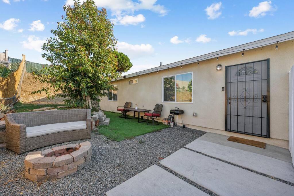 Casa de férias Entire Private 3-bedroom Home, Ranch, Baby Crib, Gated Yard, Available Now